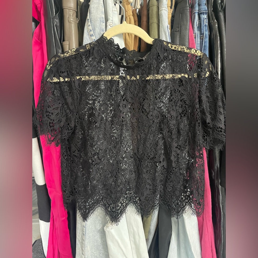 Black forever 21 laced crop shirt size medium